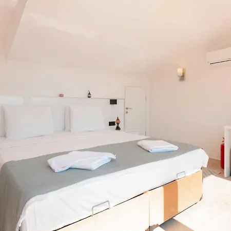 3 Bedroom - 6622 *